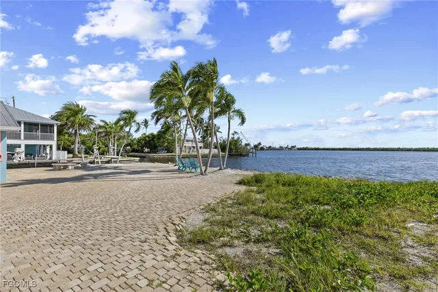 $495,000 | 2669 Coco Plum Drive, Matlacha, FL 33993