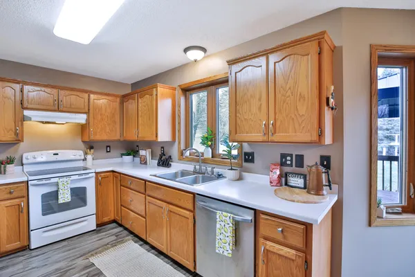 $469,900 | 6221 Townsview Lane Southeast, Rochester, MN 55904