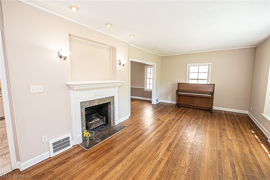 3702 Gridley Road Shaker Heights, OH 44122 - Photo 3 of 27 Gallery Image 3