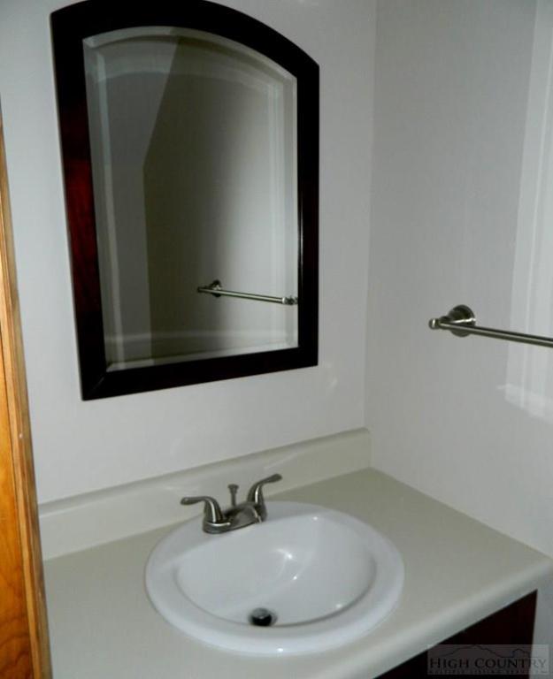 924-apt2 New Vale Road, Unit 2 Newland, NC 28657 - Photo 5 of 7 Gallery Image 5
