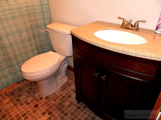 924-apt2 New Vale Road, Unit 2 Newland, NC 28657 - Photo 7 of 7 Gallery Image 7