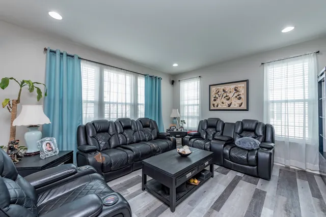 $487,000 | 246 Telluride Lane, Fox Lake, IL 60020