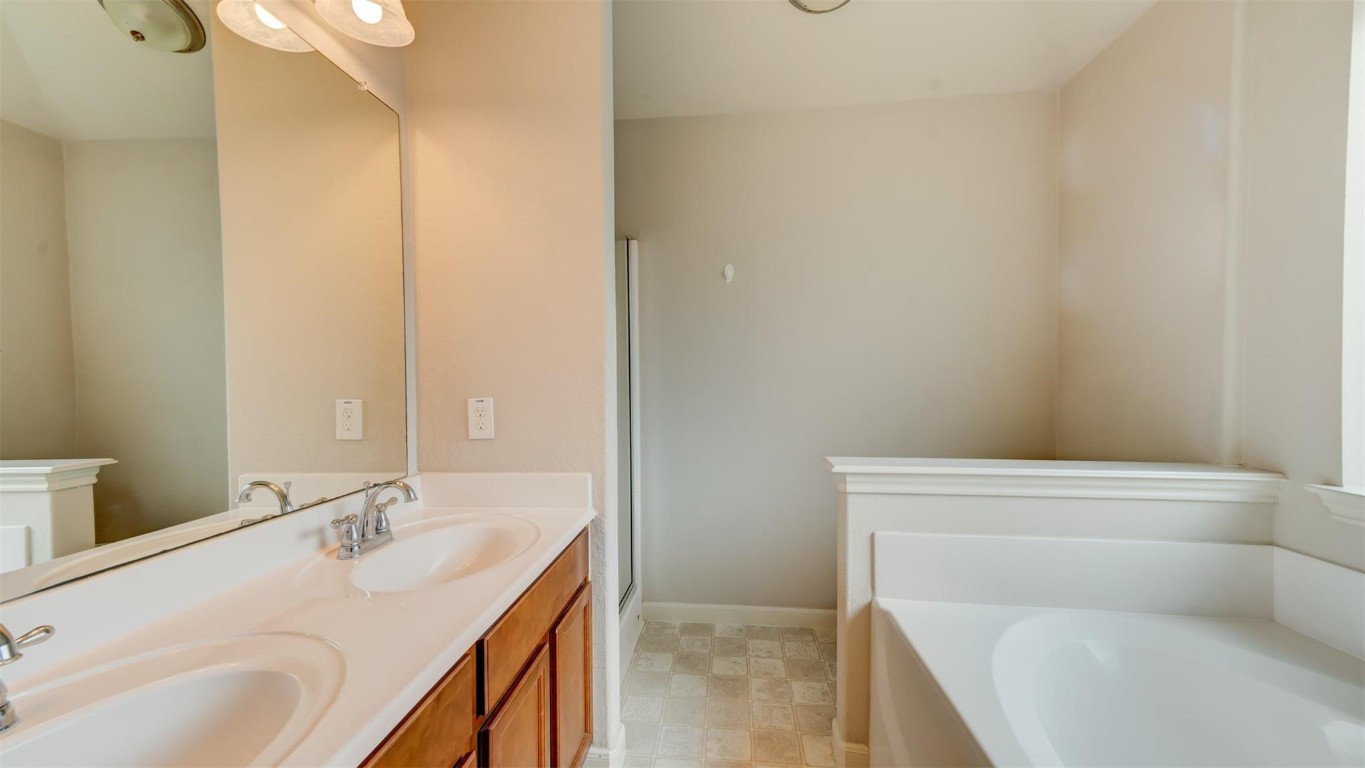 2831 Lockeridge Bend Drive Spring, TX 77386 - Photo 14 of 16 a bathroom with a sink and a bathtub