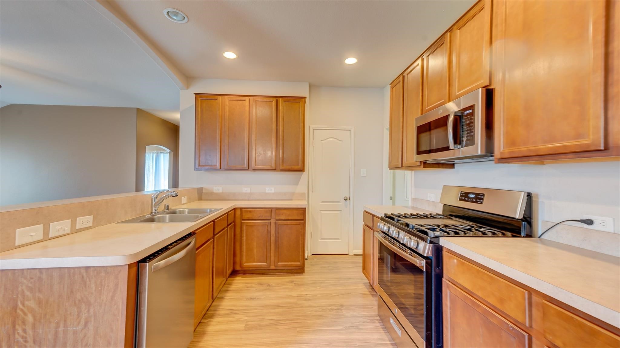 2831 Lockeridge Bend Drive Spring, TX 77386 - Photo 5 of 16 a kitchen that has a sink and a stove