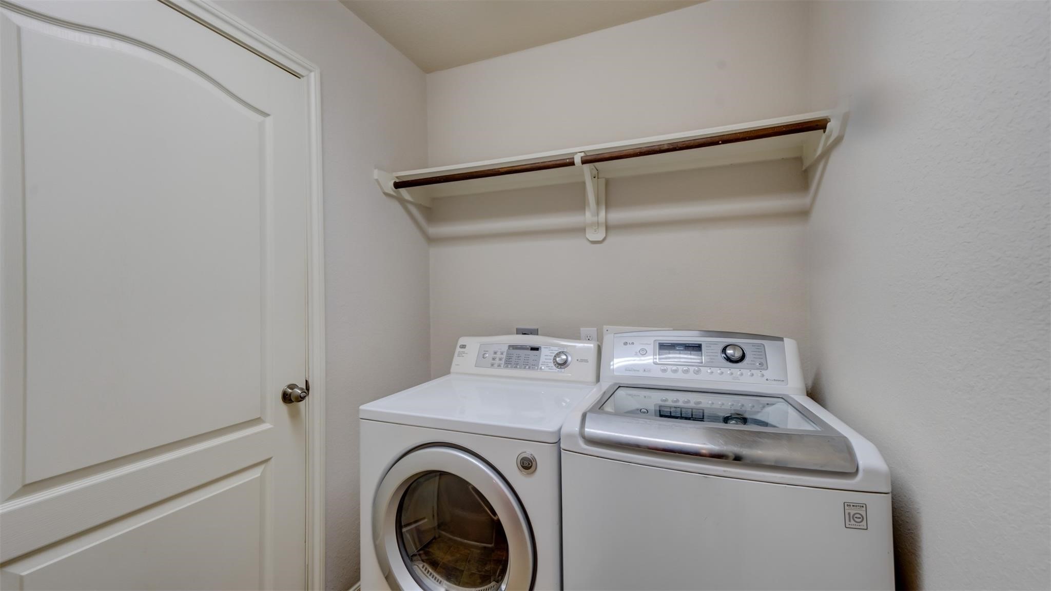 2831 Lockeridge Bend Drive Spring, TX 77386 - Photo 10 of 16 a utility room with dryer and washer