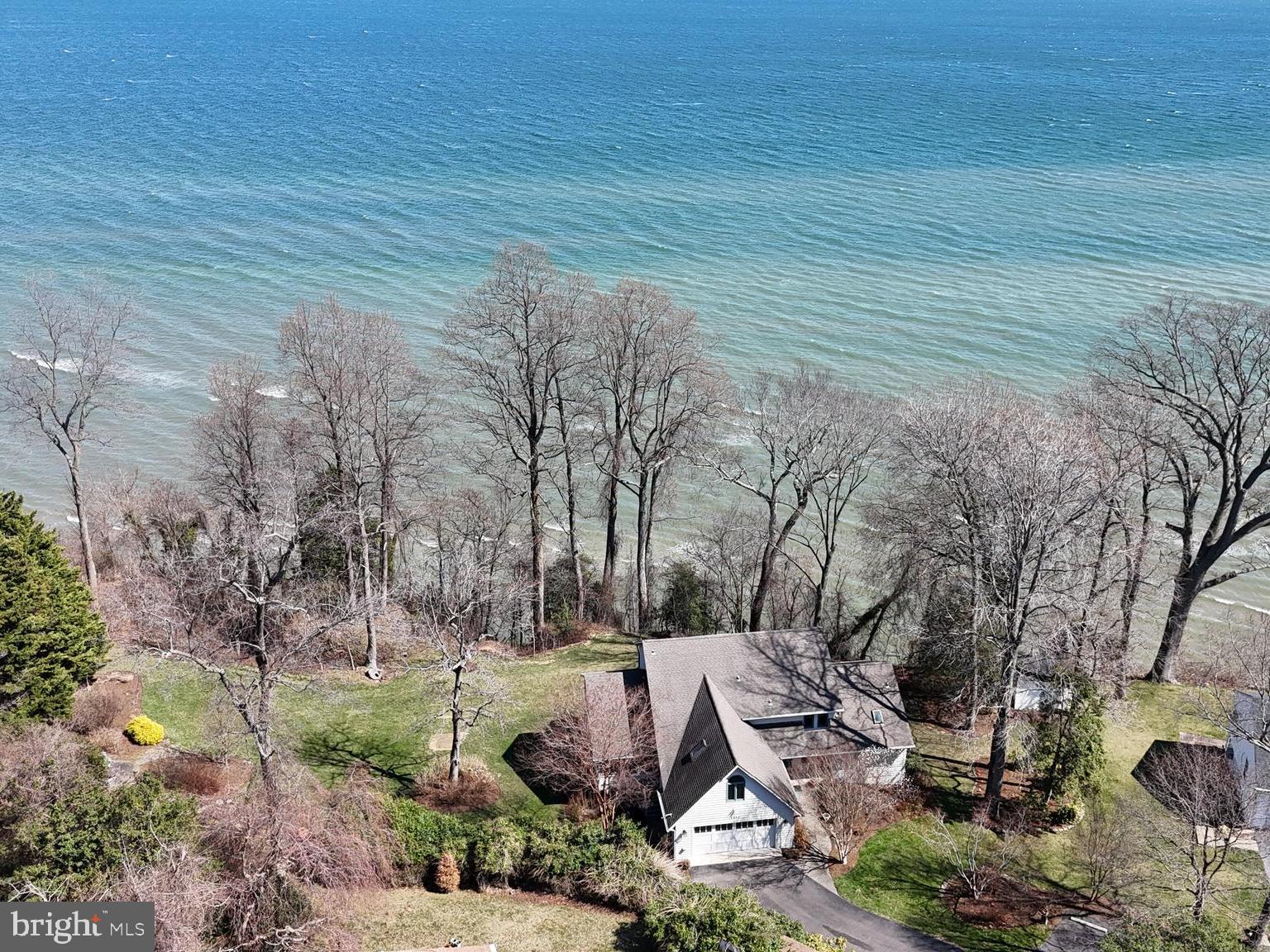a view of yard with green space