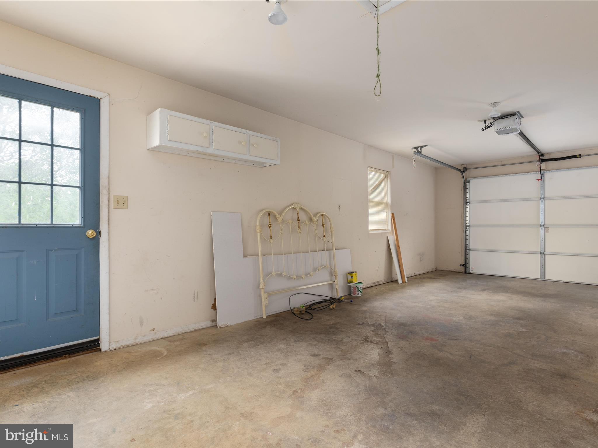 13970 Back Road Strasburg, VA 22657 - Photo 27 of 68 a view of a livingroom with closet
