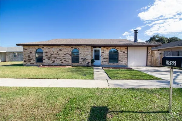 $185,000 | 1962 Longwood Court, Laplace, LA 70068