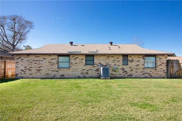 $185,000 | 1962 Longwood Court, Laplace, LA 70068