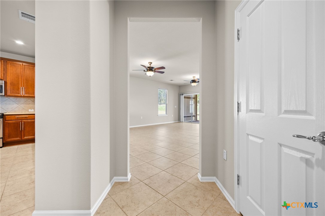 147 Prairie Creek Trail Georgetown, TX 78633 - Photo 14 of 31 Entry