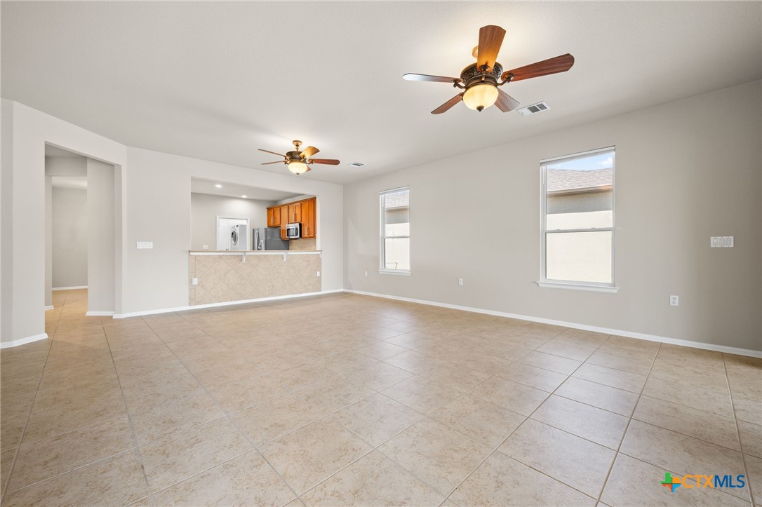 147 Prairie Creek Trail Georgetown, TX 78633 - Photo 20 of 31 Living Room
