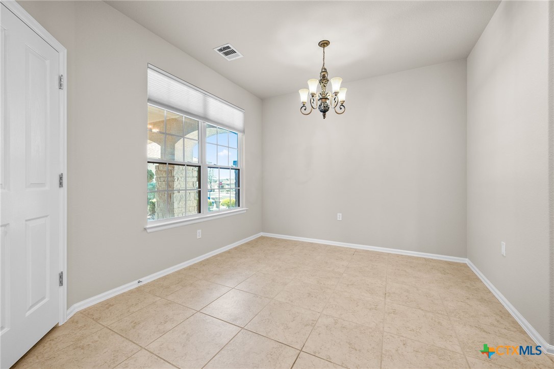 147 Prairie Creek Trail Georgetown, TX 78633 - Photo 21 of 31 Dining