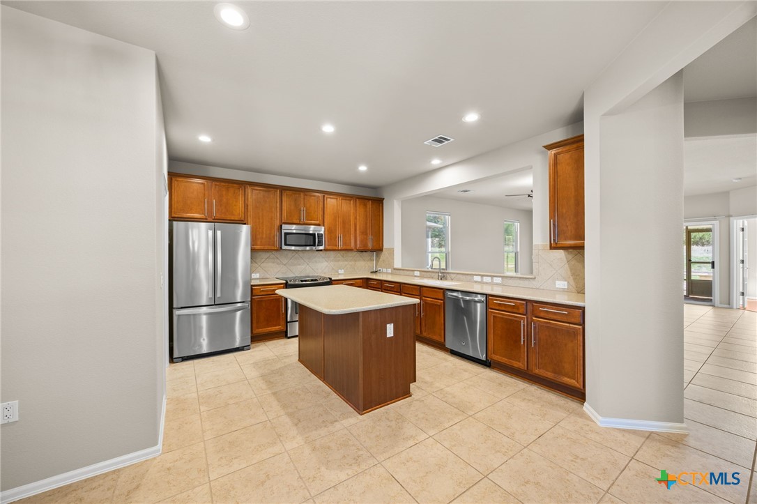 147 Prairie Creek Trail Georgetown, TX 78633 - Photo 22 of 31 Kitchen