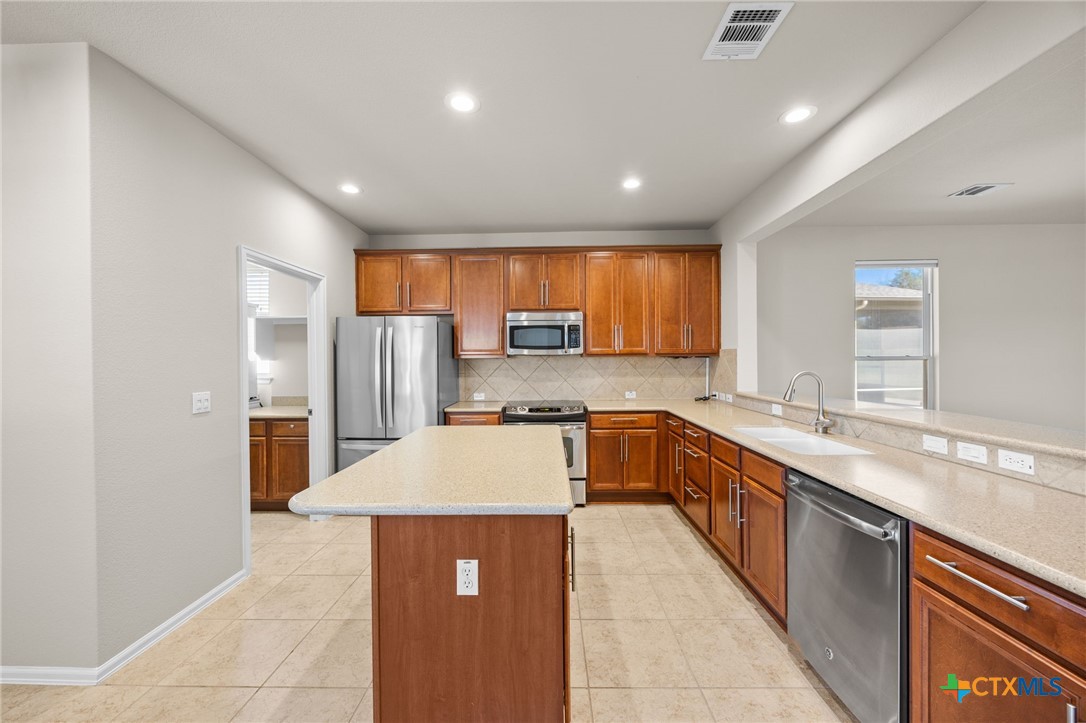 147 Prairie Creek Trail Georgetown, TX 78633 - Photo 4 of 31 Kitchen