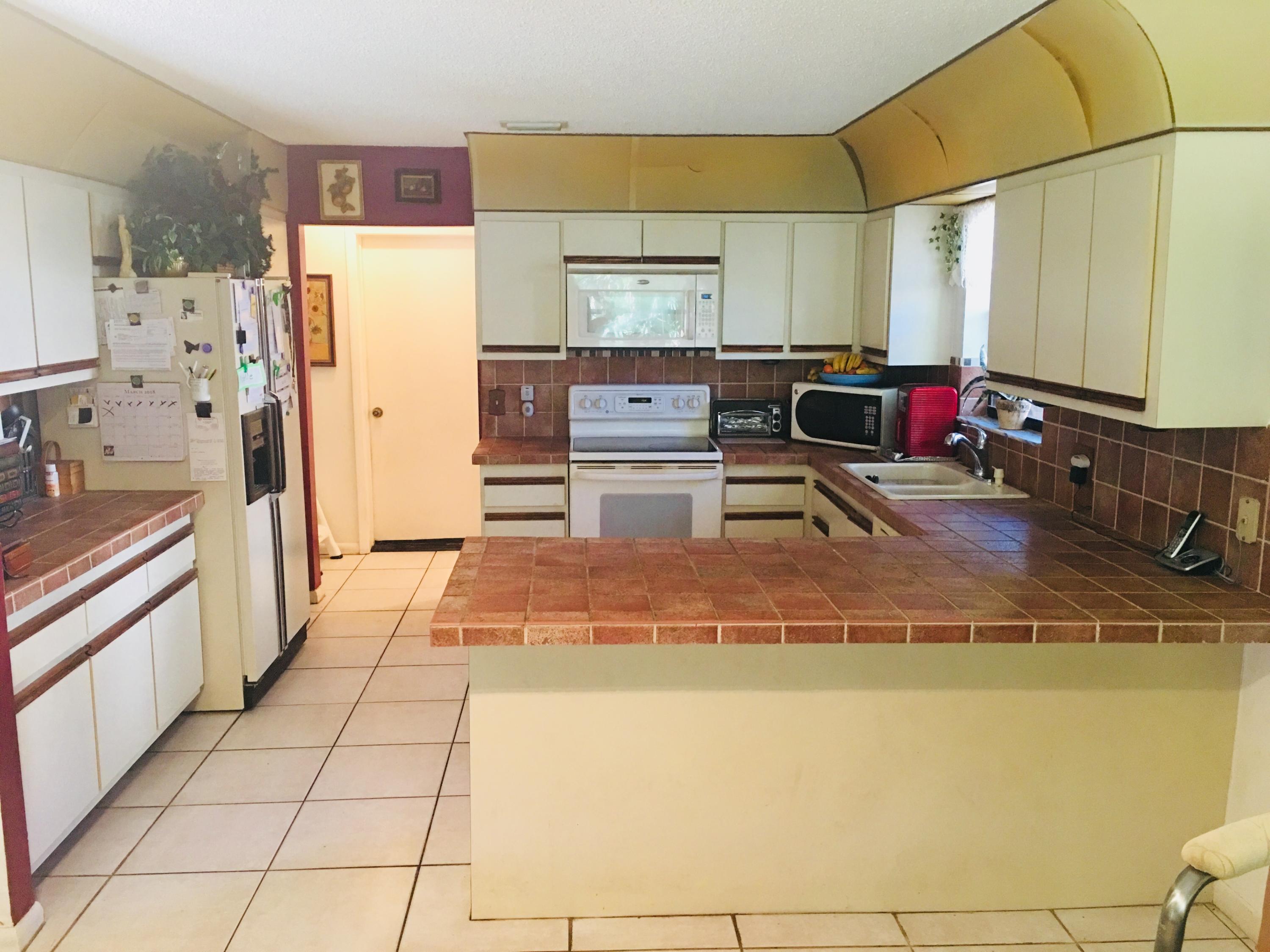 7770 Texas Trail Boca Raton, FL 33487 - Photo 7 of 17 72B76BE9-6EF4-4DDA-B4D1-D25579A31921