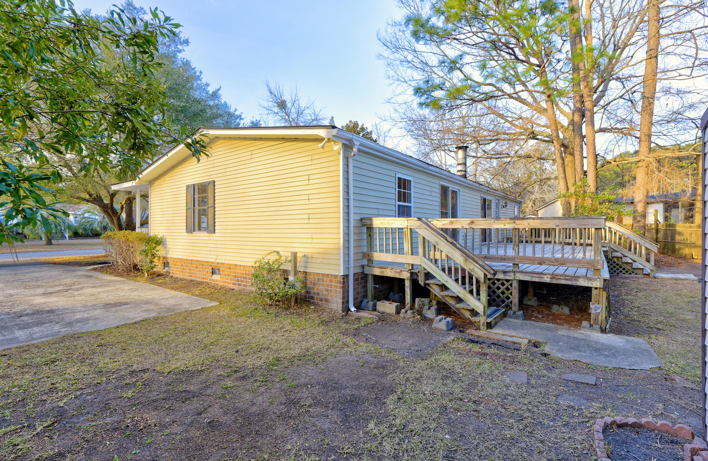 160 Grapevine Road Summerville, SC 29483 - Photo 32 of 44 Right Side of Home