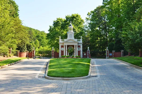 $1,050,000 | 717 Pembridge Circle, Cleveland, TN 37312