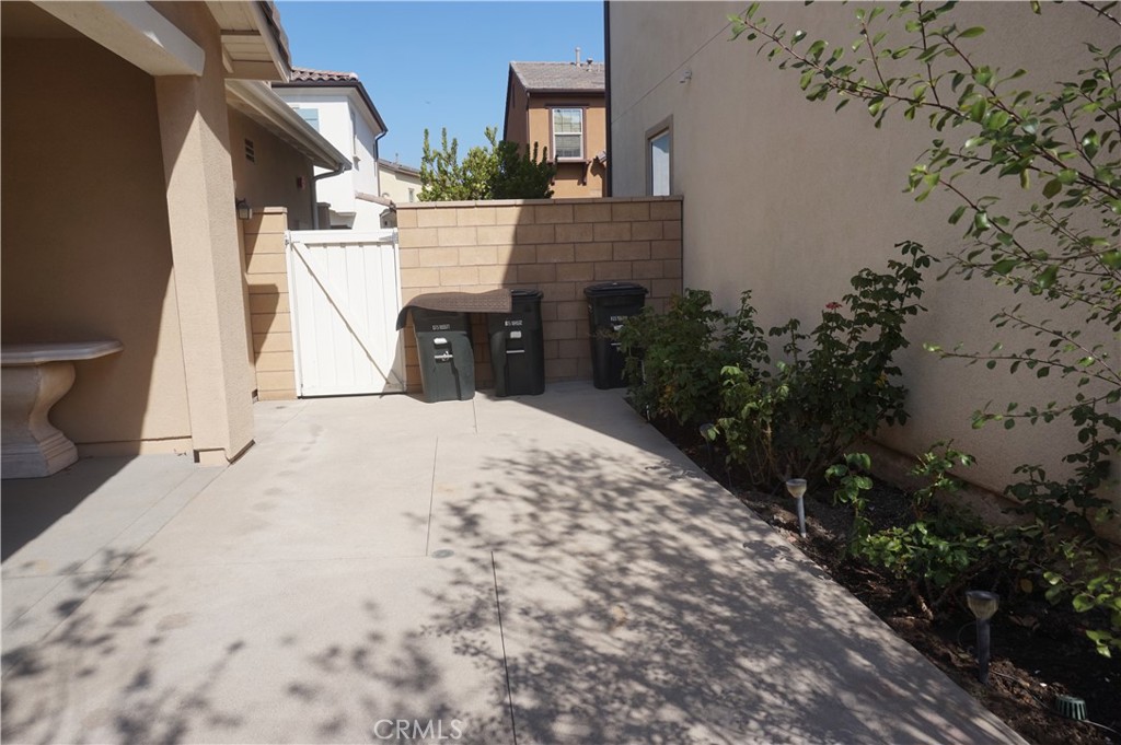 62 Barnes Road Tustin, CA 92782 - Photo 23 of 27