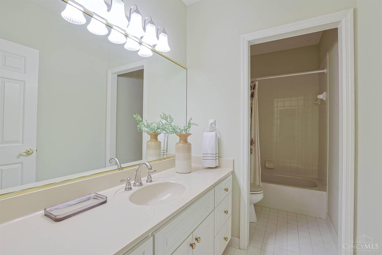 4725 Miami Road Cincinnati, OH 45243 - Photo 55 of 83