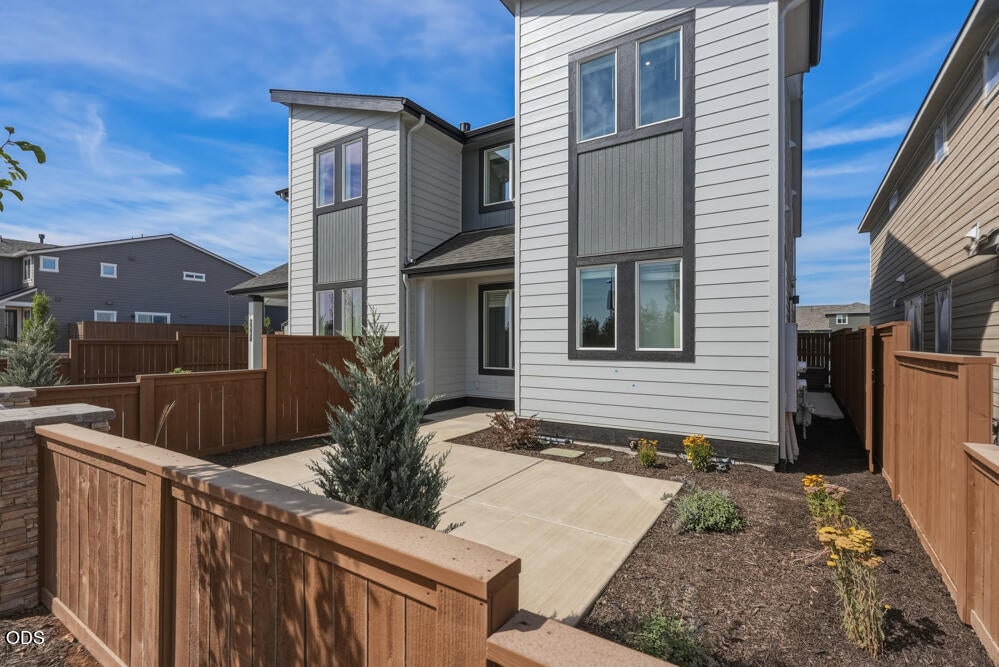 3863 Northeast Eagle Road Bend, OR 97701 - Photo 2 of 25 Gallery Image 2