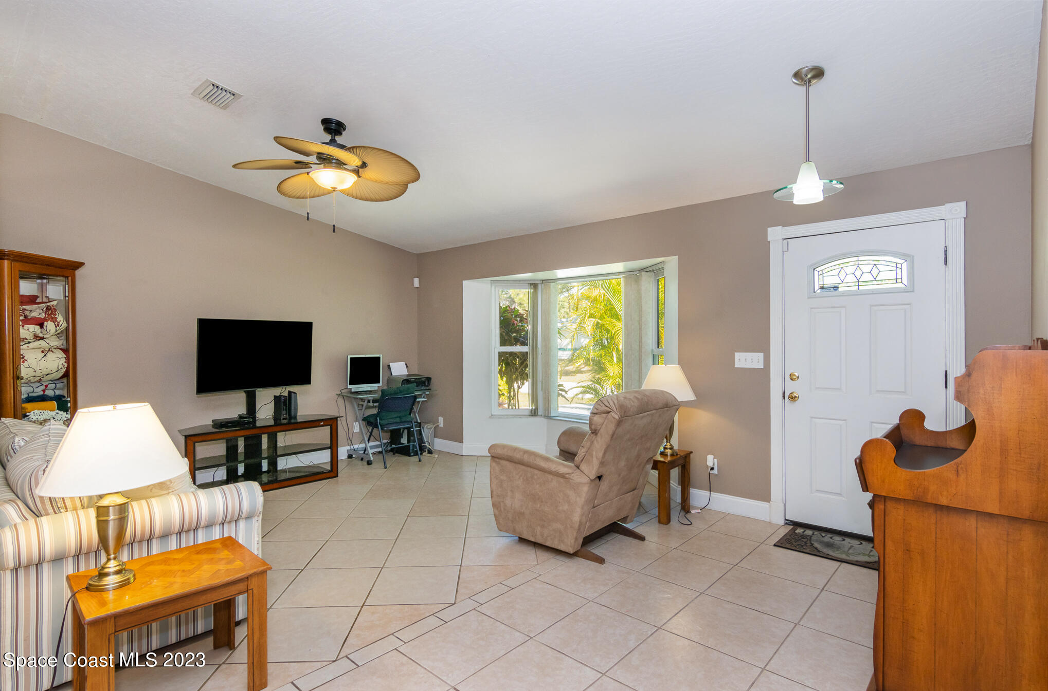 190 Tucson Road Southwest Palm Bay, FL 32908 - Photo 3 of 22 3C7A6362-Edit