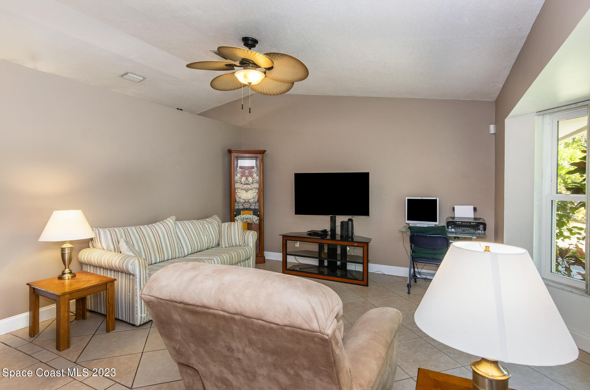 190 Tucson Road Southwest Palm Bay, FL 32908 - Photo 4 of 22 3C7A6365-Edit