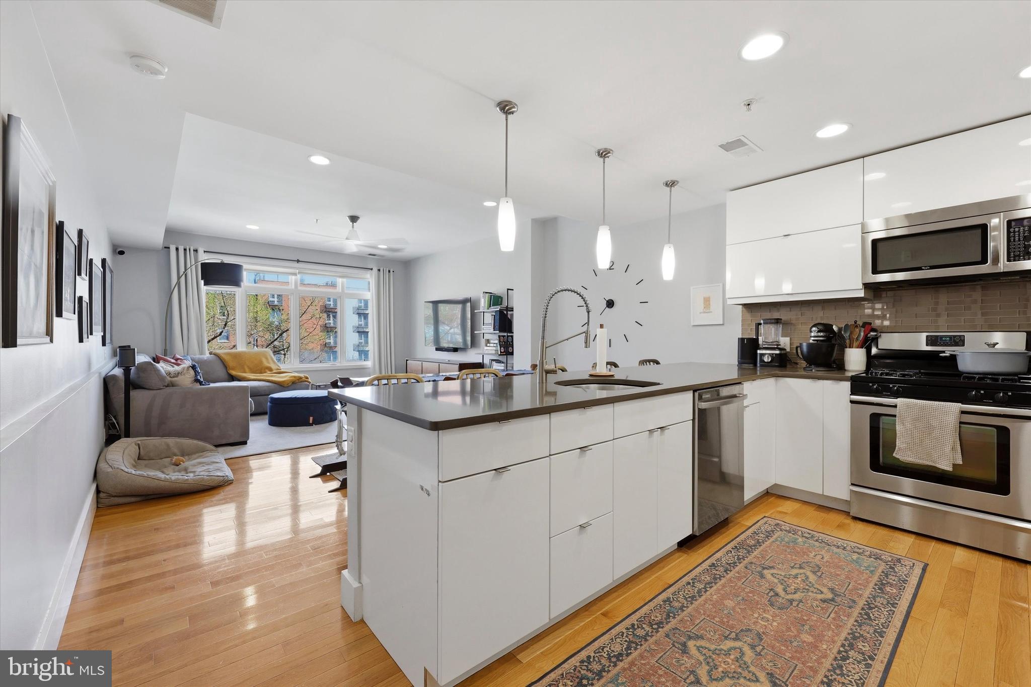 112 Market Street, Unit 3 Philadelphia, PA 19106 - Photo 4 of 21