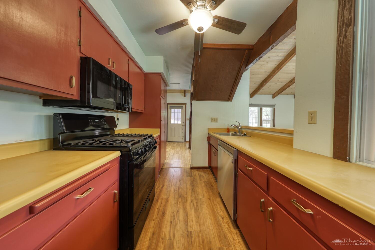 7 Cloverleaf Court Tehachapi, CA 93561 - Photo 15 of 38 Gallery Image 15