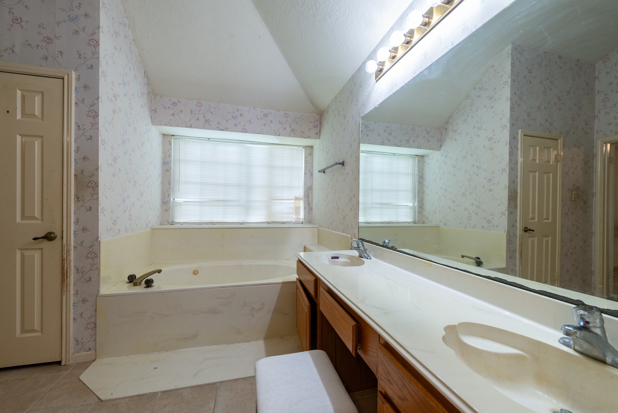 12203 Canterhurst Way Houston, TX 77065 - Photo 20 of 23 a bathroom with a sink and a bathtub