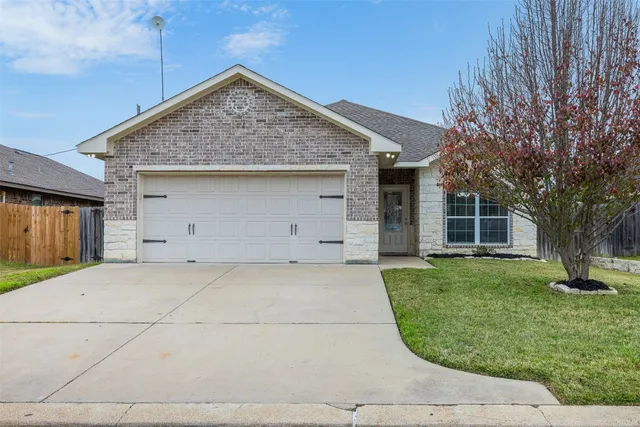 $266,500 | 1006 Meadow Wood, Caldwell, TX 77836
