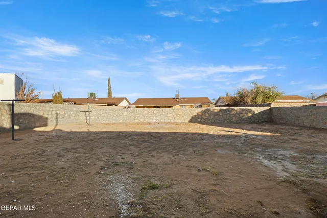 a view of a house with a backyard