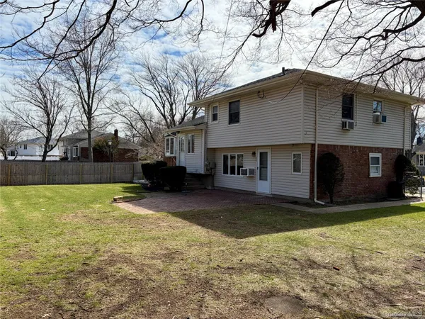 $4,650 | 14 Glendale Drive, Melville, NY 11747
