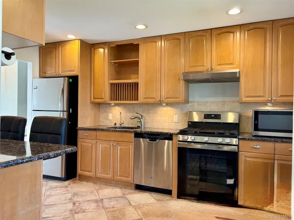 $4,650 | 14 Glendale Drive, Melville, NY 11747