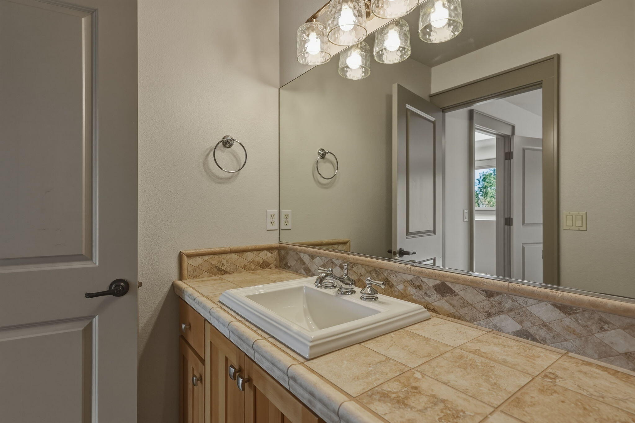 240 Northwest Skyliner Summit Loop Bend, OR 97703 - Photo 67 of 77 JUNIOR SUITE BATHROOM #4