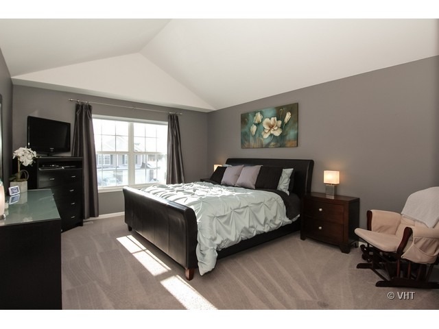914 Oak Ridge Boulevard Elgin, IL 60120 - Photo 10 of 15 a spacious bedroom with a bed and wooden floor