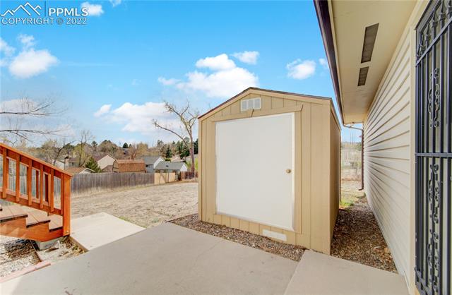 2433 Ranch Lane Colorado Springs, CO 80918 - Photo 19 of 27