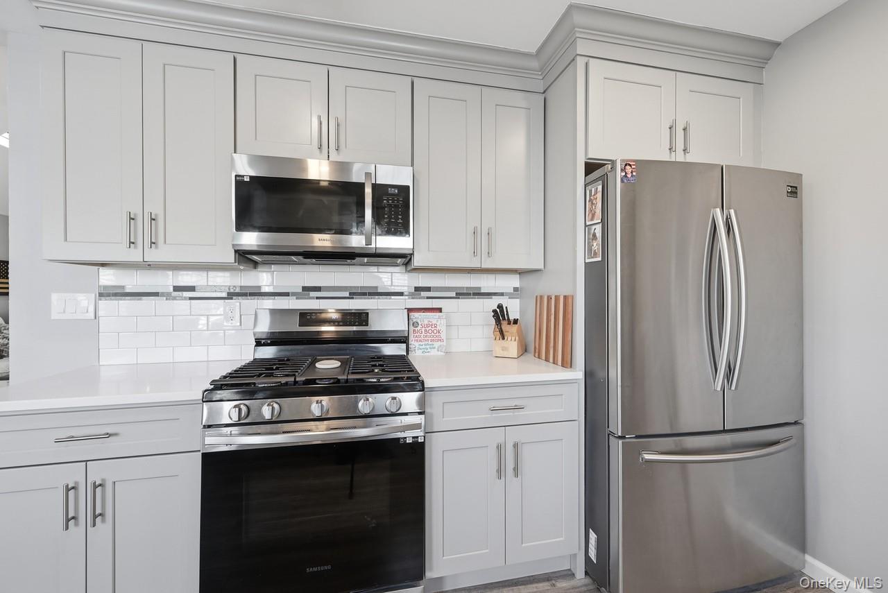 31 Sayville Road Sound Beach, NY 11789 - Photo 7 of 18