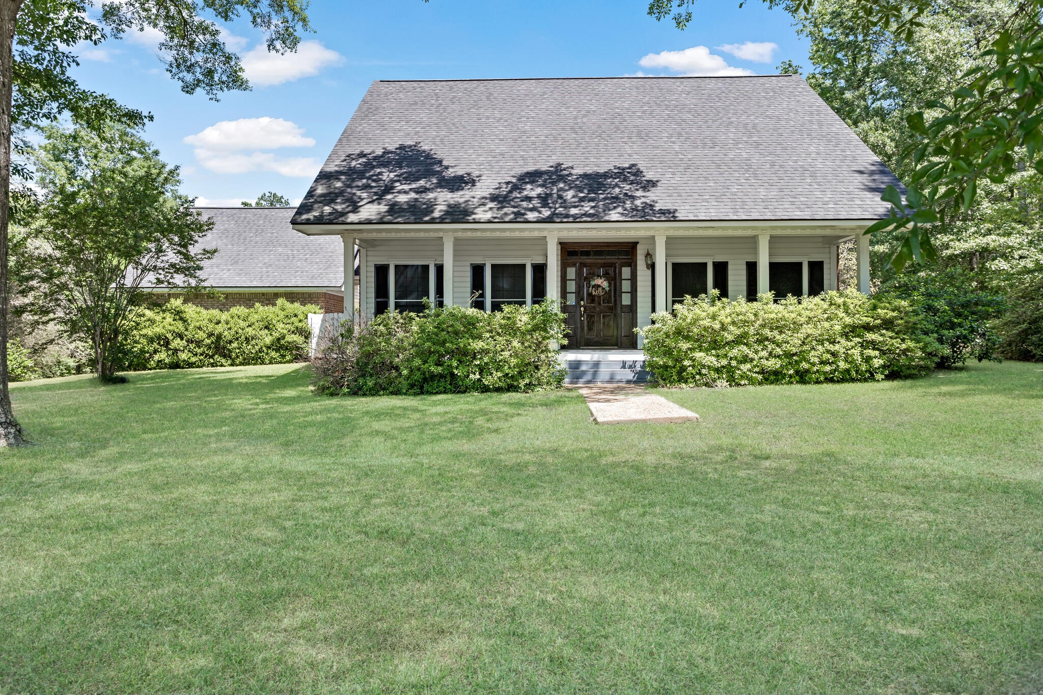 3084 Highway 63 Jasper, TX 75951 - Photo 2 of 44 a front view of house with yard and green space