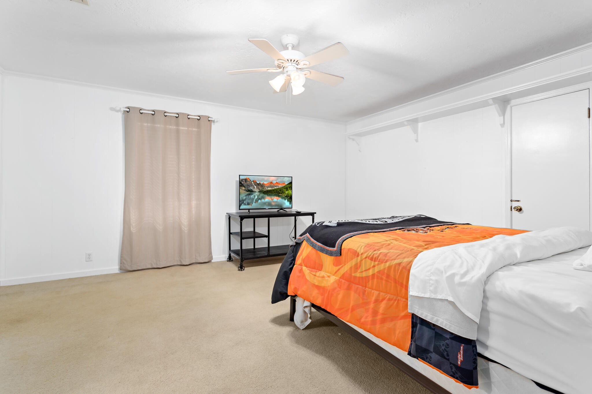 3084 Highway 63 Jasper, TX 75951 - Photo 28 of 44 a bedroom with bed and a chandelier