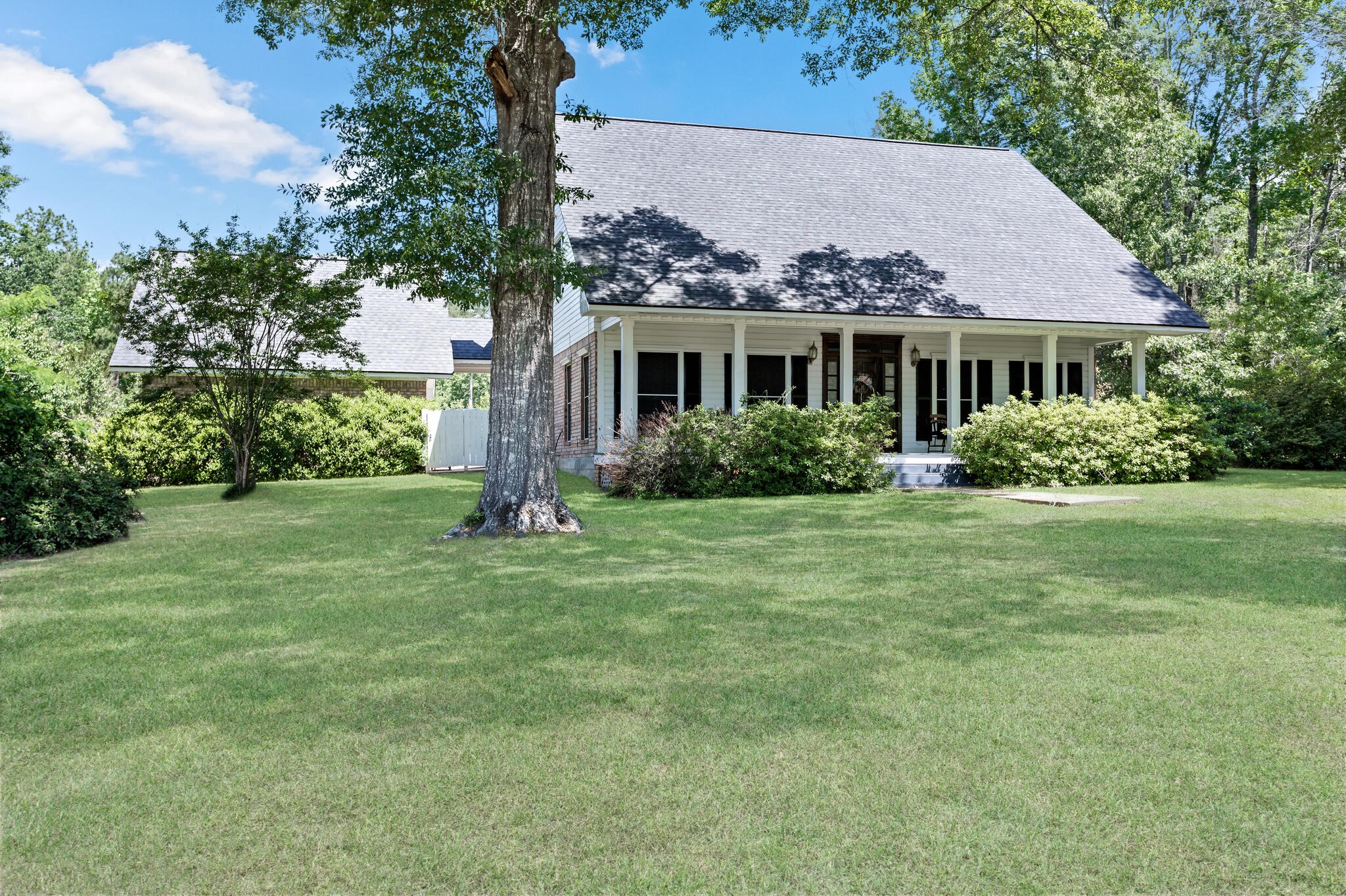 3084 Highway 63 Jasper, TX 75951 - Photo 3 of 44 a front view of a house with a yard