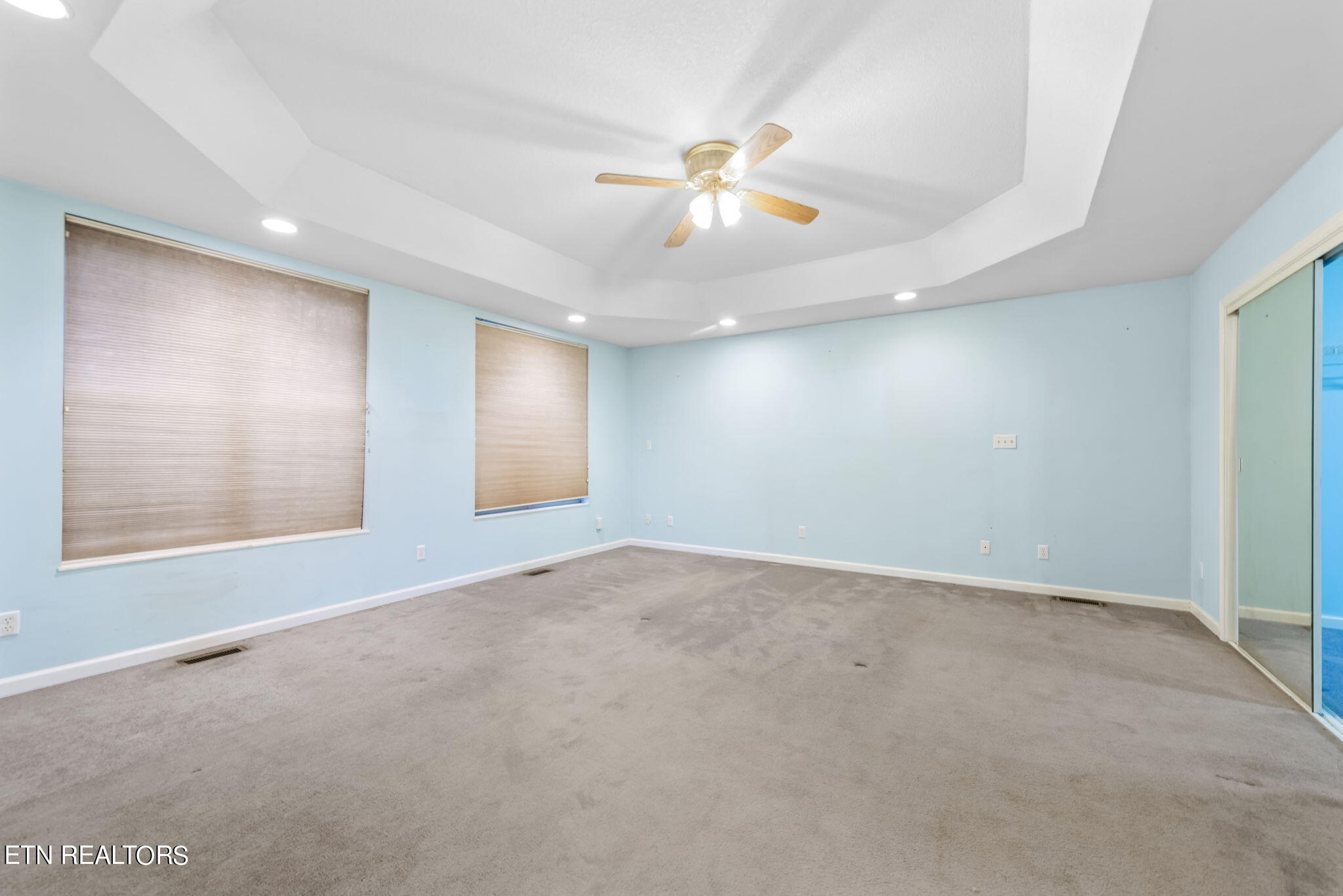 133 University Road Kingston, TN 37763 - Photo 18 of 58 master bedro