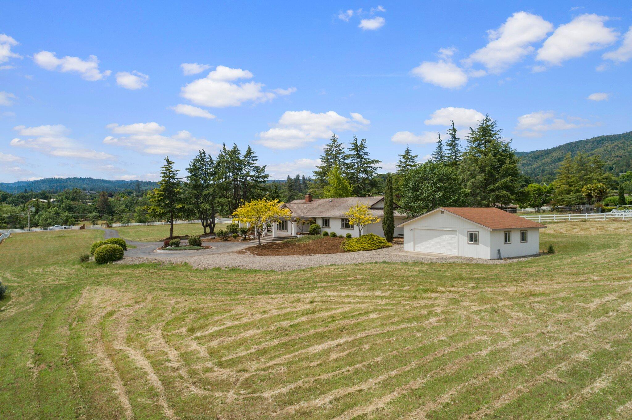 3703 Livingston Road Medford, OR 97502 - Photo 25 of 28 47-web-or-mls-DJI_0064