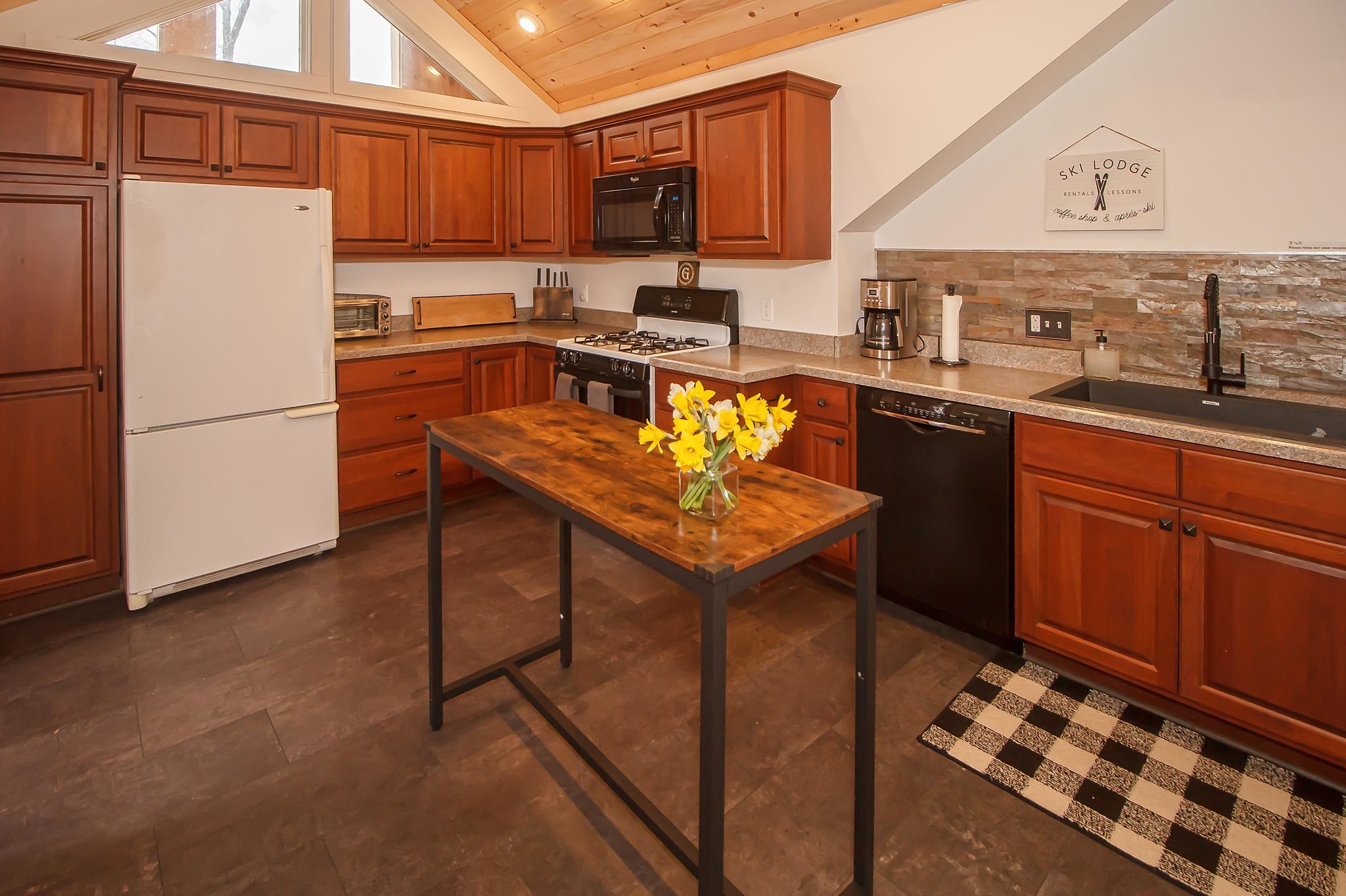 164 Spruce Grove Road Wilmington, VT 05363 - Photo 13 of 39 Gallery Image 13