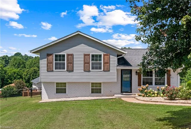 $329,000 | 274 Dixie Hill Road, North Wilkesboro, NC 28659