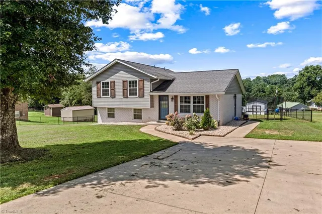 $329,000 | 274 Dixie Hill Road, North Wilkesboro, NC 28659