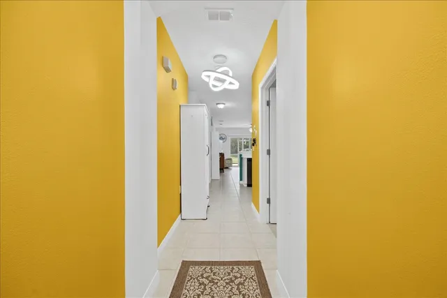 a en suite bathroom with a granite countertop