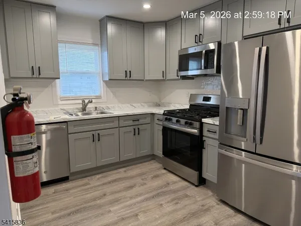 $2,400 | 900 Smith Street, Unit 2, Linden, NJ 07036