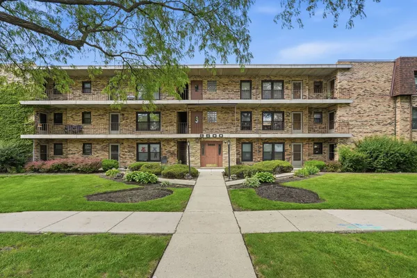 $219,900 | 2600 Oakton Street, Unit 1E, Park Ridge, IL 60068