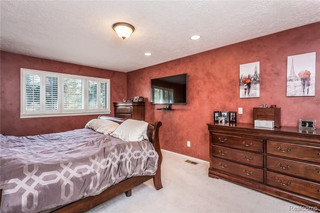865 Box Canyon Court Rochester, MI 48309 - Photo 18 of 51 018-Master_Bedroom-3748211-medium.jpg