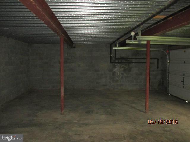 18250 Blue Ridge Mountain Road Bluemont, VA 20135 - Photo 26 of 30 Garage